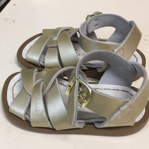Size 5 toddler. Saltwater sandals. Gold. EUC